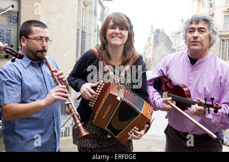 Sol i Serena - Spagnolo folk band. Fotografato a Celtic Connections 2012 premere il lancio in Glasgow, 25 ottobre 2011. Foto Stock