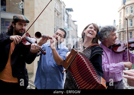 Sol i Serena - Spagnolo folk band. Fotografato a Celtic Connections 2012 premere il lancio in Glasgow, 25 ottobre 2011. Foto Stock