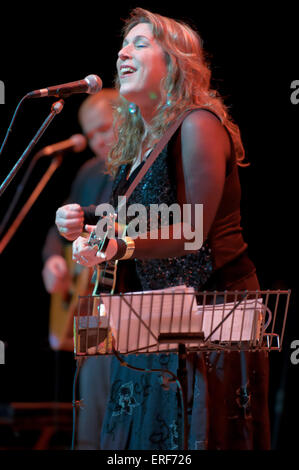 Beth Nielsen Chapman presso il Teatro di incudine a Basingstoke, Hampshire, Inghilterra. Foto Stock