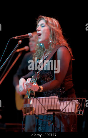 Beth Nielsen Chapman presso il Teatro di incudine a Basingstoke, Hampshire, Inghilterra. Foto Stock