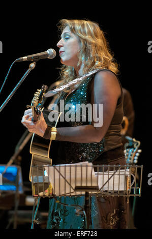 Beth Nielsen Chapman presso il Teatro di incudine a Basingstoke, Hampshire, Inghilterra. Foto Stock