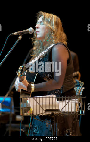 Beth Nielsen Chapman presso il Teatro di incudine a Basingstoke, Hampshire, Inghilterra. Foto Stock