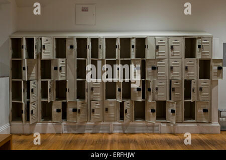 Spogliatoi con armadietti vuoti - USA Foto Stock