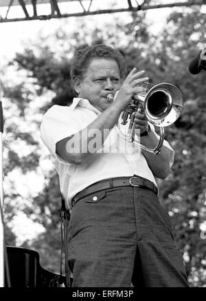 Red Rodney - ritratto della American trombettista jazz suonare con ira Sullivan al 1981 Capital Radio Jazz Festival in Foto Stock