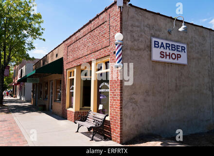 Angolo Barber shop in piccole città USA, Brevard, North Carolina. Foto Stock