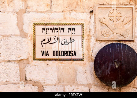 La quinta stazione del dio modo sulla Via Dolorosa a Gerusalemme. Foto Stock