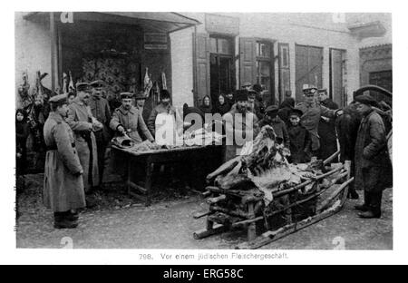 Occupazione tedesca sul fronte orientale nella guerra mondiale I. preso dalla fotografia, mostra i soldati tedeschi, uno dei quali pone come un Foto Stock