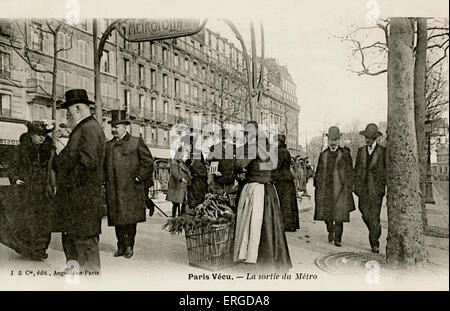 Paris Métro - ingresso con il liberty arch, nei primi anni del XX secolo. Le strade di Parigi. Foto Stock