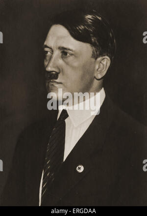 Adolf Hitler che indossa cravatta (normale). Con nazista badge su bavero. Il fondatore e leader del tedesco Partito nazista, 20 Aprile 1889 - 30 aprile 1945. Terzo Reich Foto Stock