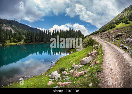 Montagna Lago San Gregorio in gola in Kirghizistan, in Asia centrale Foto Stock