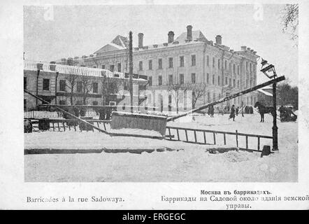 Street barricate durante 1905 Rivoluzione Russa - Sadovaya Street, Mosca. Ondata di massa politico e sociale che si diffondono attraverso vaste aree dell'impero russo (1905 - 1908). Sconfitto da Nicholas II. Foto Stock