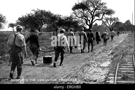 Guerra Mondiale 1: zuppa calda per soldati francesi nelle trincee. Versione in lingua inglese della Gazzetta fotografia di 'Le Sezione Photographique Foto Stock