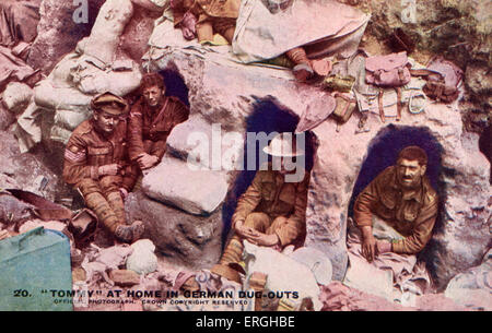 Guerra Mondiale 1: 'Tommy' a casa in tedesco scavate-outs. Sito web ufficiale di guerra ancora pubblicato sulla cartolina. Serie III. No.2. Tommy, Foto Stock