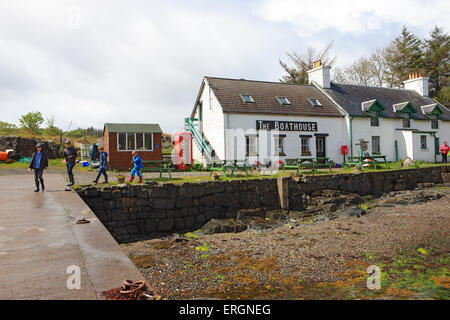 Il Boathouse Restaurant e il punto di sbarco sulla isola di Ulva off the Isle of Mull nelle Ebridi Interne di Scozia Foto Stock