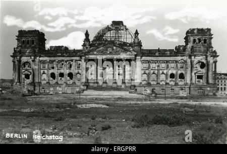 Rovine del Reichstag di Berlino, Germania. 1945? Dopo l'incendio del 1933 l'edificio non è mai stato completamente riparato ed è stato Foto Stock