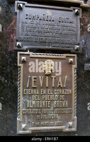 Eva Peron (Evita) placca Duarte mausoleo di famiglia cimitero di Recoleta Buenos Aires Argentina Foto Stock