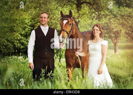 Sposi novelli e warmbood Foto Stock