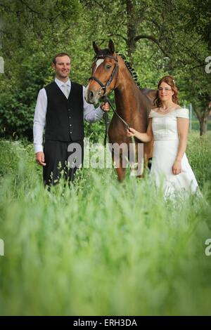 Sposi novelli e warmbood Foto Stock