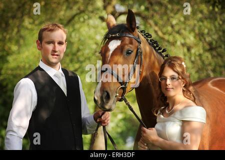 Sposi novelli e warmbood Foto Stock