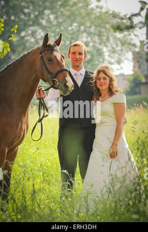 Sposi novelli e warmbood Foto Stock