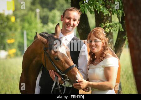 Sposi novelli e warmbood Foto Stock