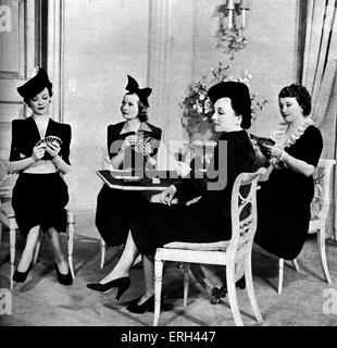 "Le donne " di Clare Boothe, con Mary Alice Collins, Rita Davies, Molly Raynor e Emily Ross carte da gioco. Prodotto da Foto Stock