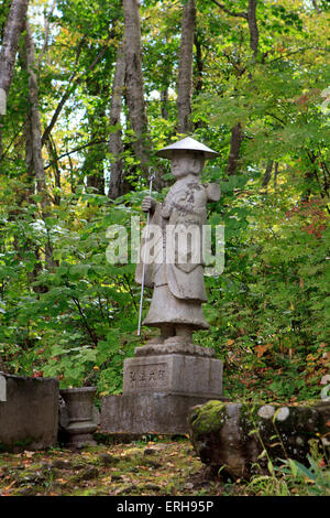 Statue Jizou al Santuario Tenguyama al vertice di Mt Tenguyama, Otaru, Hokkaido, Giappone. Foto Stock