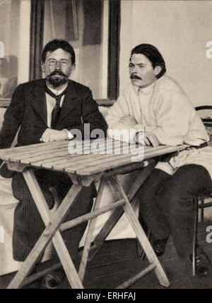 Anton Chekhov con Maxim Gorky a Yalta Maggio 1900. Drammaturgo russo & drammaturgo, 17 Gennaio 1860 - 2 luglio 1904. Foto Stock