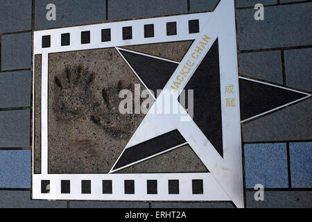 Jackie Chan Star e handprints sul Viale delle Stelle, RAS di Hong Kong, Cina Foto Stock