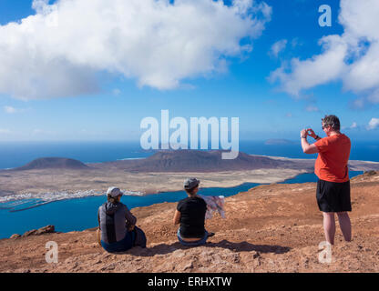 Vista di La Graciosa isola dal Mirador del Rio a Lanzarote, Isole Canarie, Spagna Foto Stock