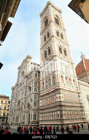 Campanile torre campanaria del Duomo di Firenze, Cattedrale di Santa Maria del Fiore, Firenze Foto Stock