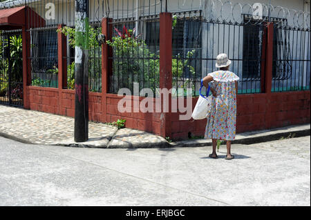 Una donna Garifuna in Livingston, Isabal Dipartimento in Guatemala. Foto Stock