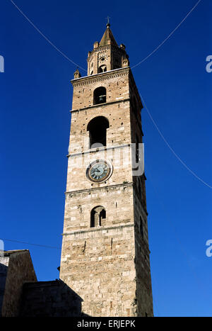 Italia, Abruzzo, Teramo, campanile della cattedrale Foto Stock