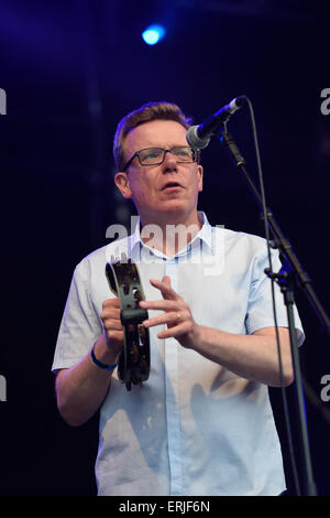 Annunciatori giocare al Wychwood Music Festival 2015, Cheltenham, Gloucestershire, Inghilterra Foto Stock