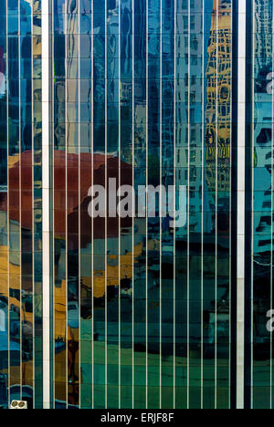 Riflessioni in edifici, Kuala Lumpur, Malesia. Foto Stock