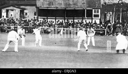 Tour Australiano della Gran Bretagna per la cenere. Worcestershire v Australia presso la contea di massa. Battitore australiano William Woodfull in azione sul suo modo di 133 corre. Il 1 maggio 1930. Foto Stock