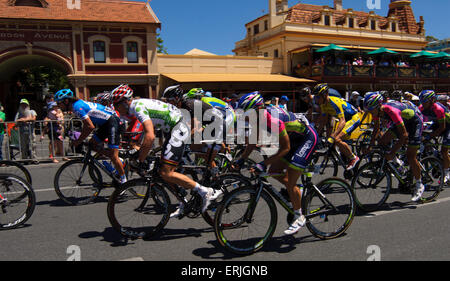 Una gara ciclistica in Adelaide, SA, Australia Foto Stock