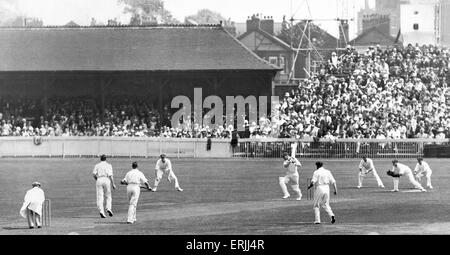 Australian cricket tournée in Inghilterra per le ceneri. Inghilterra v Australia terzo Test match a Old Trafford. Walters batting alla parete durante il terzo test match. Il 7 luglio 1934. Foto Stock