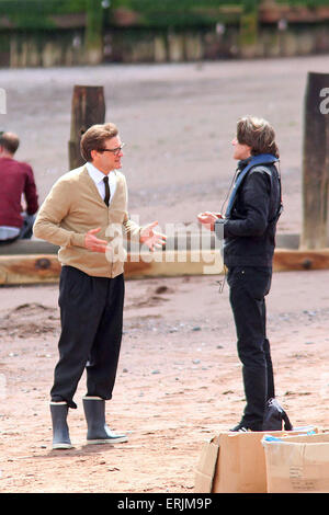 Teignmouth, Devon, Regno Unito. Il 3 giugno, 2015. Attore Colin Firth è raffigurato sulla spiaggia a Teignmouth, Devon, durante le riprese di un nuovo film biografico basato su sailor Donald Crowhurst. Firth è raffigurante la tragica in tutto il mondo sailor Crowhurst mentre co-star Rachel Weisz gioca la moglie Clare. Donald Crowhurst navigato dalla città in Teignmouth Electron e morì nel giro del mondo gara quasi 50 anni fa. Credito: apice/Alamy Live News Foto Stock