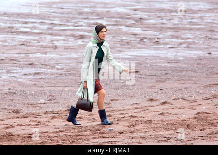 Teignmouth, Devon, Regno Unito. Il 3 giugno, 2015. L'attrice Rachel Weisz è raffigurato in Teignmouth, Devon, durante le riprese di un nuovo film biografico basato su sailor Donald Crowhurst. Colin Firth è raffigurante la tragica in tutto il mondo sailor Crowhurst mentre co-star Rachel Weisz gioca la moglie Clare. Donald Crowhurst navigato dalla città in Teignmouth Electron e morì nel giro del mondo gara quasi 50 anni fa. Credito: apice/Alamy Live News Foto Stock