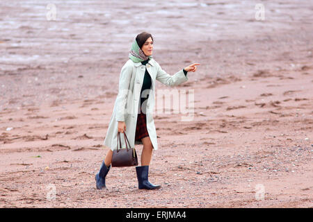 Teignmouth, Devon, Regno Unito. Il 3 giugno, 2015. L'attrice Rachel Weisz è raffigurato in Teignmouth, Devon, durante le riprese di un nuovo film biografico basato su sailor Donald Crowhurst. Colin Firth è raffigurante la tragica in tutto il mondo sailor Crowhurst mentre co-star Rachel Weisz gioca la moglie Clare. Donald Crowhurst navigato dalla città in Teignmouth Electron e morì nel giro del mondo gara quasi 50 anni fa. Credito: apice/Alamy Live News Foto Stock