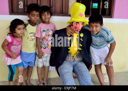 Marionette per ustioni sul cenone di capodanno con ballo - 2014 in PUERTO PIZARRO. Dipartimento di Tumbes .PERÙ Foto Stock