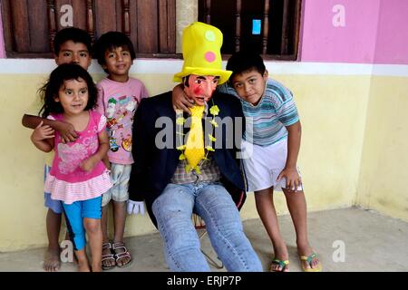 Marionette per ustioni sul cenone di capodanno con ballo - 2014 in PUERTO PIZARRO. Dipartimento di Tumbes .PERÙ Foto Stock