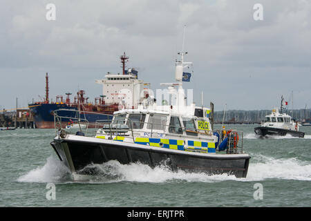 Ministero della Difesa del lancio della polizia di pattuglia in Portsmouth Porto. Foto Stock