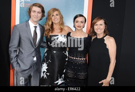 Los Angeles, CA, Stati Uniti d'America. Il 3 giugno, 2015. Thomas Mann, Connie Britton, Olivia Cooke, Molly Shannon presso gli arrivi per me ed il conte e la ragazza morente Premiere, Armonia Gold Theatre, Los Angeles, CA Giugno 3, 2015. Credito: Dee Cercone/Everett raccolta/Alamy Live News Foto Stock