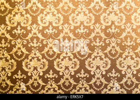 Lo stile francese di carta da parati floreale in oro dorato e marrone Foto Stock