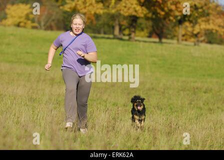 ragazza con il cane Foto Stock