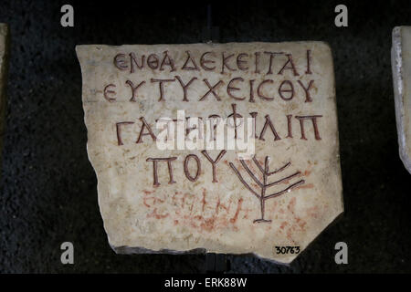 Lastra di pietra con simboli ebraici. 3°- 4° C. Musei Vaticani. Foto Stock