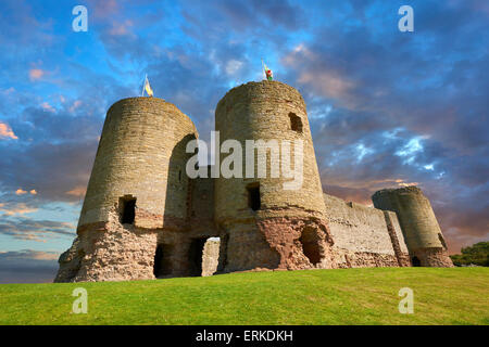 Rhuddlan medievale castello, costruito nel 1277 per Edward 1st, Rhuddlan, Denbighshire, Wales, Regno Unito Foto Stock