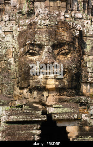 Porta Vittoria, dal lato est di Angkor Thom, faccia Avalokiteśvara tower, Siem Reap Provincia, Cambogia Foto Stock